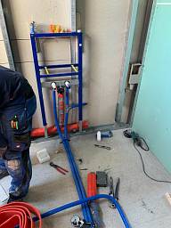 Dabei ein Mehrfamilienhaus mit Abluft Lütung zu installieren © Sanitär & Heizungsbau May Dabei ein Mehrfamilienhaus mit Abluft Lütung zu installieren © Sanitär & Heizungsbau May