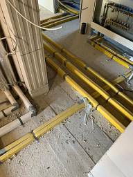 Dabei ein Mehrfamilienhaus mit Abluft Lütung zu installieren © Sanitär & Heizungsbau May Dabei ein Mehrfamilienhaus mit Abluft Lütung zu installieren © Sanitär & Heizungsbau May