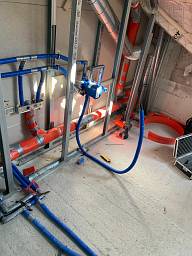 Dabei ein Mehrfamilienhaus mit Abluft Lütung zu installieren © Sanitär & Heizungsbau May Dabei ein Mehrfamilienhaus mit Abluft Lütung zu installieren © Sanitär & Heizungsbau May