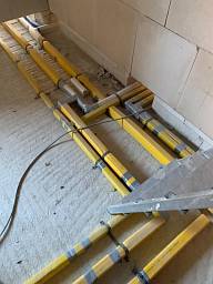 Dabei ein Mehrfamilienhaus mit Abluft Lütung zu installieren © Sanitär & Heizungsbau May Dabei ein Mehrfamilienhaus mit Abluft Lütung zu installieren © Sanitär & Heizungsbau May