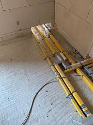 Dabei ein Mehrfamilienhaus mit Abluft Lütung zu installieren © Sanitär & Heizungsbau May Dabei ein Mehrfamilienhaus mit Abluft Lütung zu installieren © Sanitär & Heizungsbau May